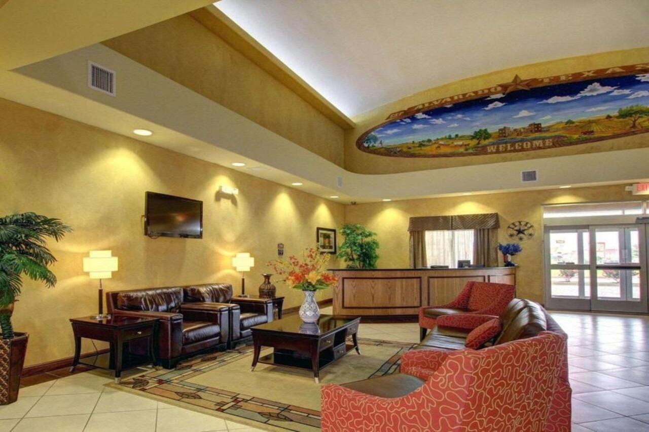 Comfort Inn & Suites Alvarado Exterior photo